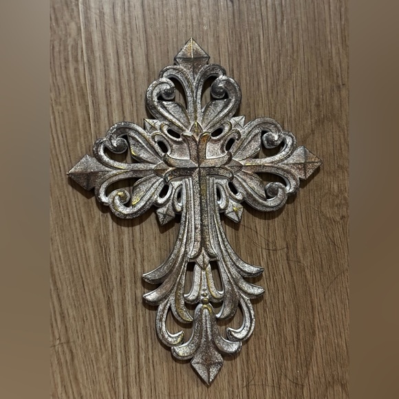 NWOT ~ Gray & Gold Ornate Layered Wall Cross - Picture 2 of 3